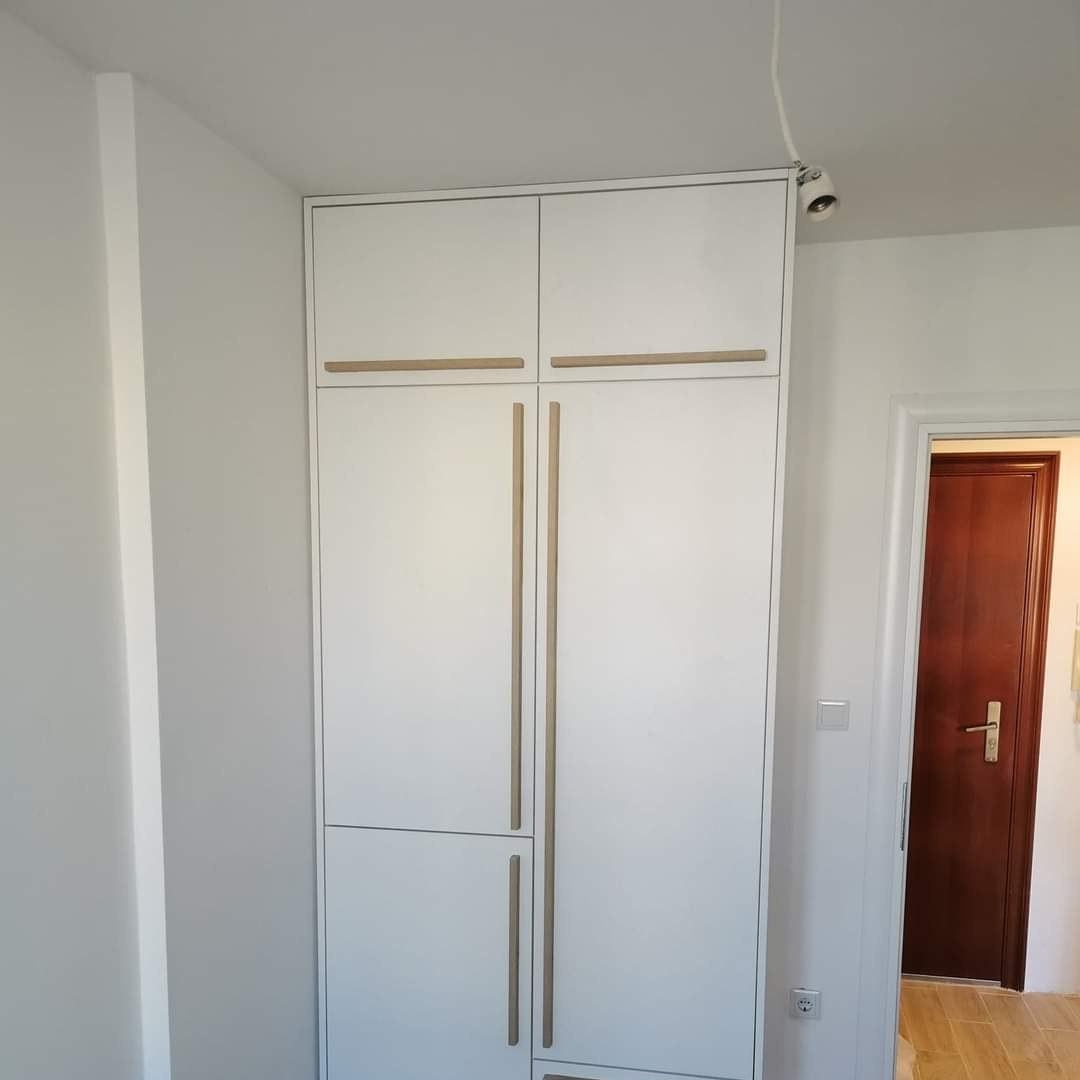 Ugradni plakar, ugao