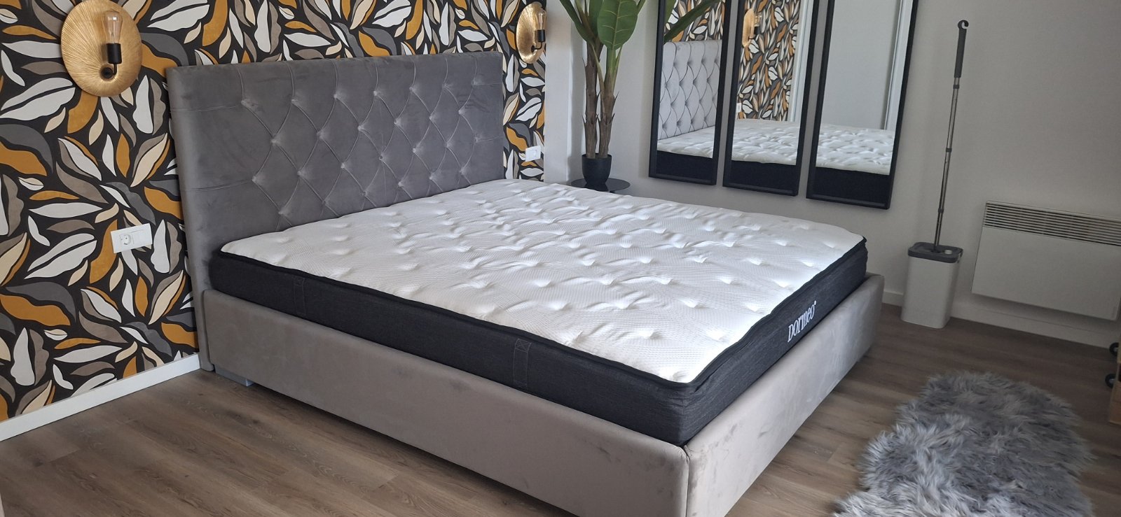 Wirth Bed — sivo chesterfield uzglavlje