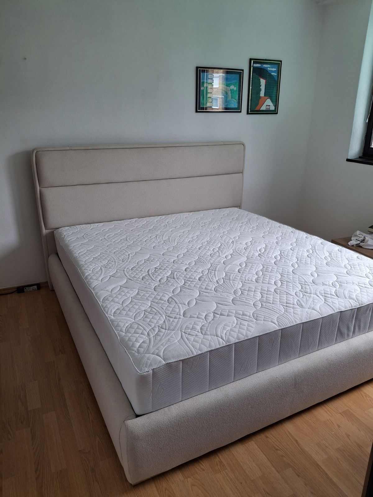 Wirth Bed — bež uzglavlje zaobljenog ruba