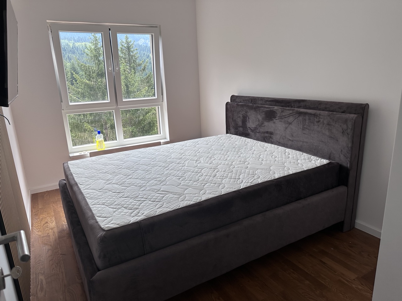 Wirth Bed — puno tapacirano uzglavlje, antracit