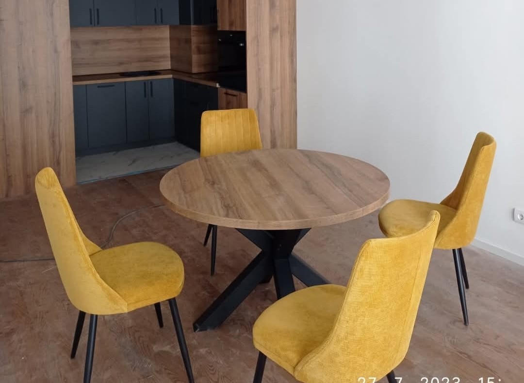 Set stolica i sto — žuti baršun